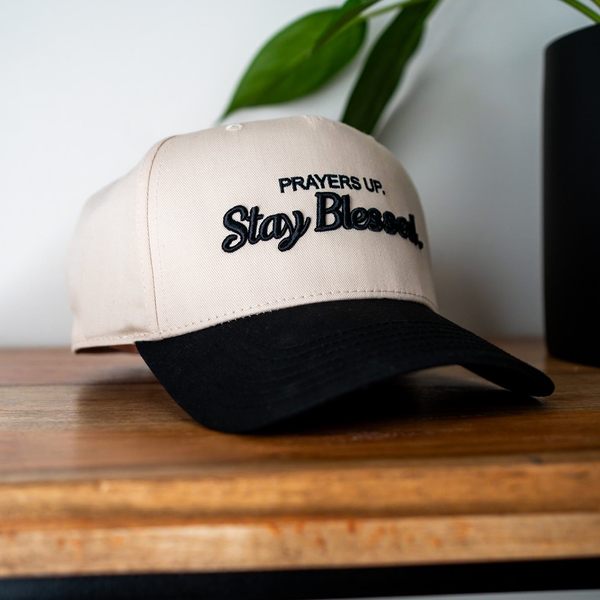 Stay Blessed. Snapback Creme Established In God